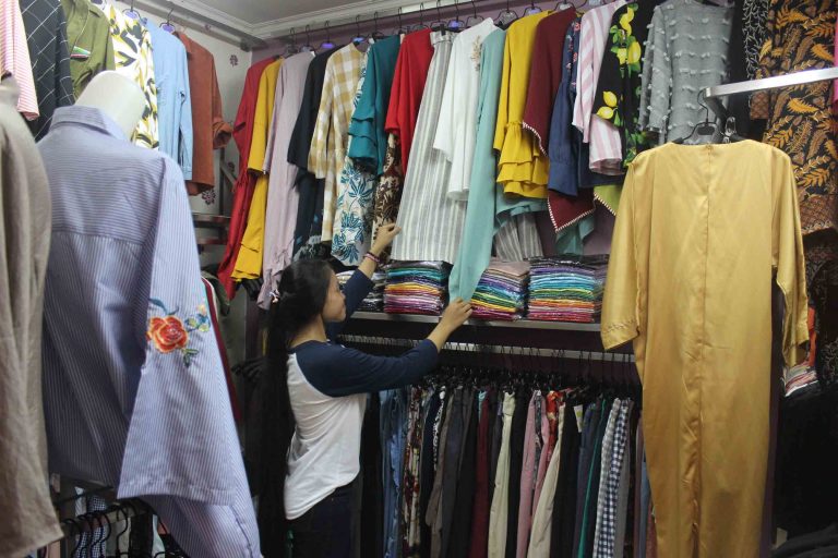 Menjual Lengkap Toko Pakaian Wanita HijauBintaro