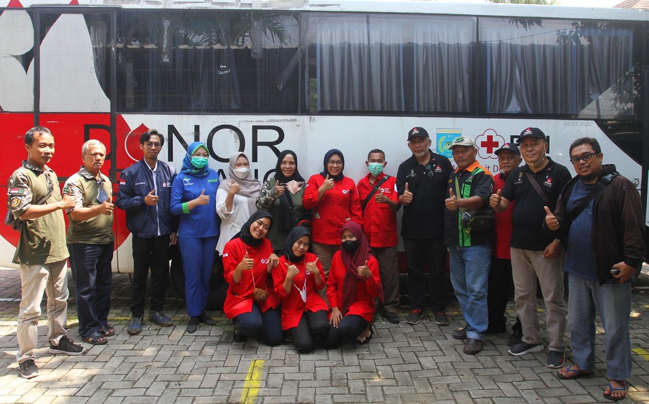 Aksi Donor Darah Di Halaman Kantor Kecamatan Ciputat Timur