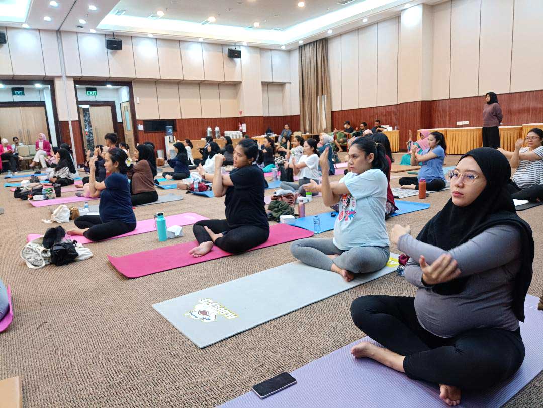 Prenatal Yoga Class di RSPB Persiapkan Ibu Hamil Secara Fisik, Mental & Spiritual Dalam Hadapi Persalinan