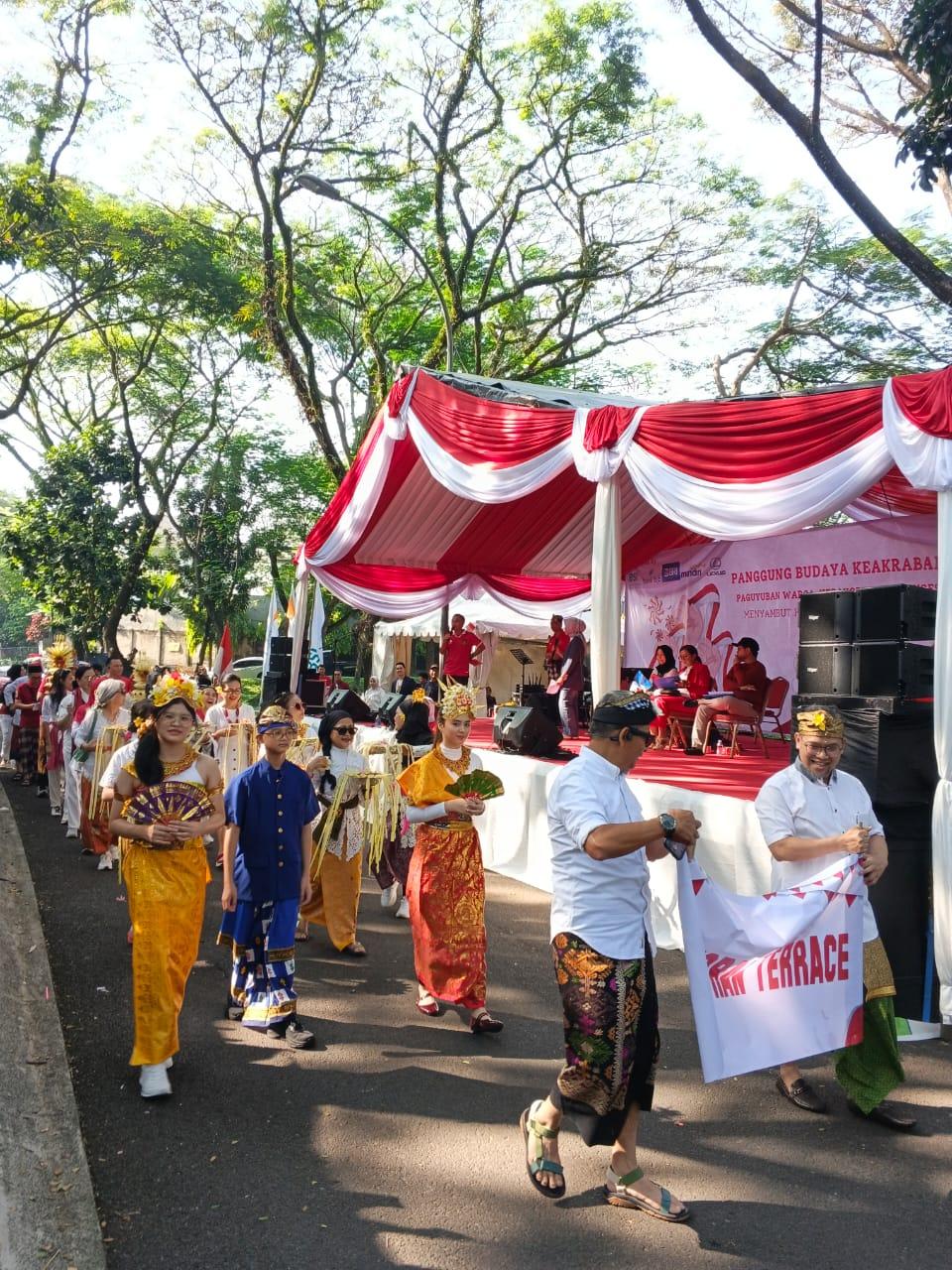 Jalan Sehat & Kirab Budaya Bersama Warga Kebayoran Residences